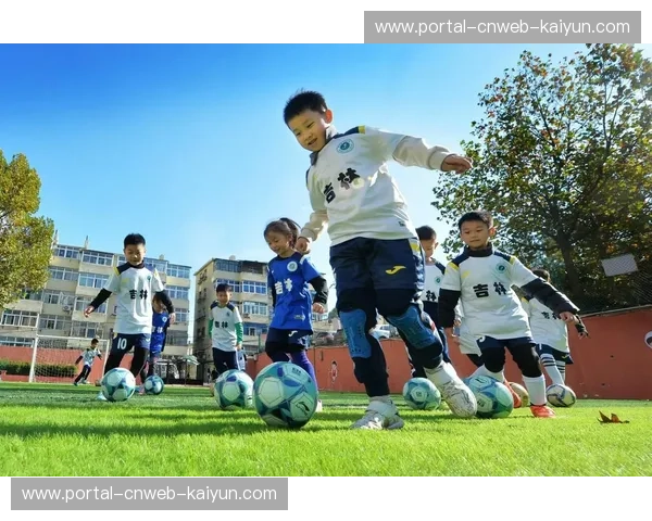 足球规则中门将出击边界界定：小禁区绝对保护与大禁区相对保护标准解析